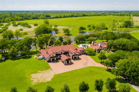 house with acreage in texas.